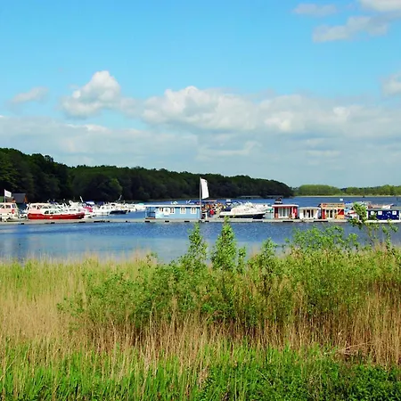 Komfortables Reihenhaus Mit Wlan In Am Mueritzsee